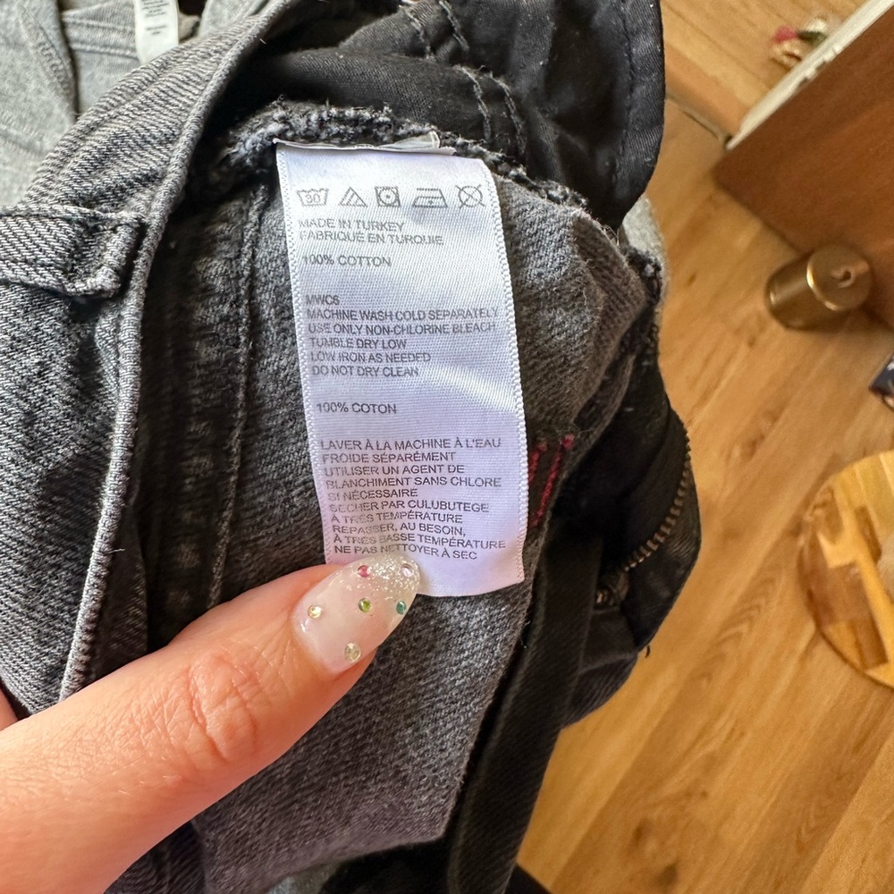 BDG Black Distressed mom Jeans sz 27 - Picture 5 of 6